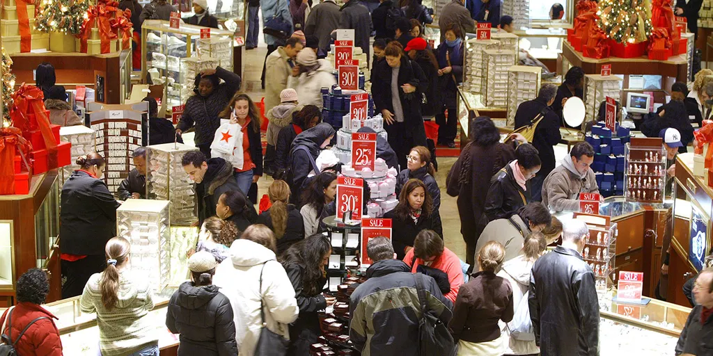 Holiday Shopping 2025: Uncertainty Shapes Consumer Spending